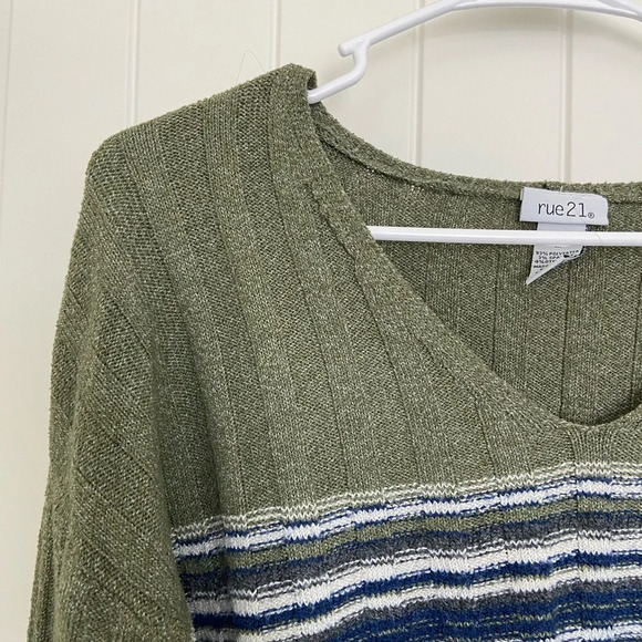 EUC | Rue 21 Women’s v-neck stripe ribbed sleeve sweater — medium - Picture 2 of 5